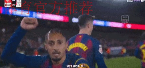 巴萨9000万巨星救主:单刀打空门 亲吻队徽!4万人鼓掌致敬 巴萨9000万巨星救主:单刀打空门 亲吻队徽!4万人鼓掌致敬